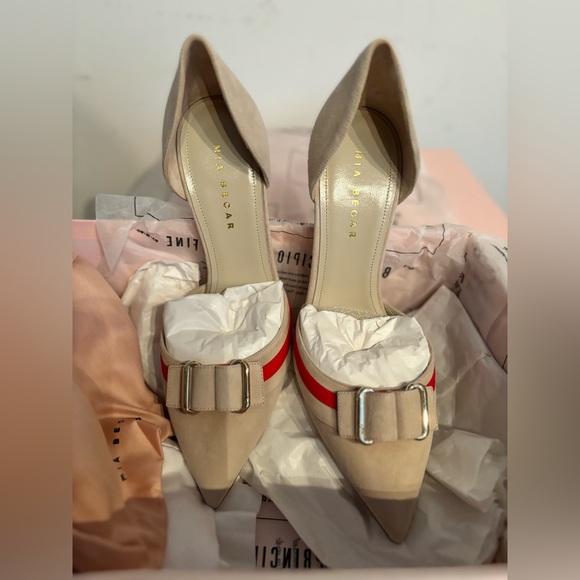 Brand new, never used Mia Becar elegant tan hells with red accent size 38. - Picture 3 of 4